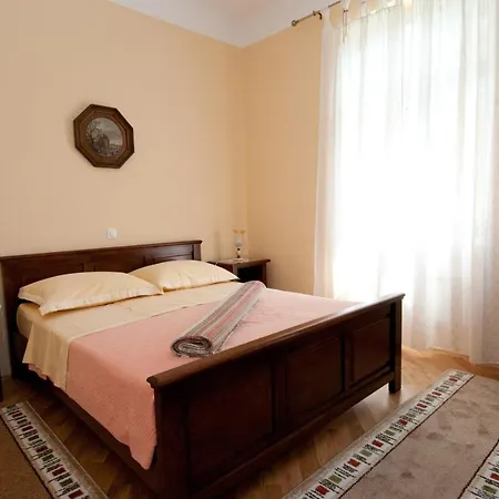 With A Parking Space - 14562