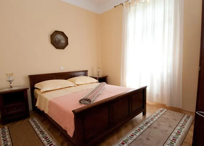 With A Parking Space - 14562