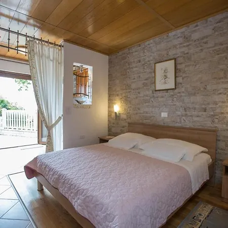 With A Parking Space - 14562