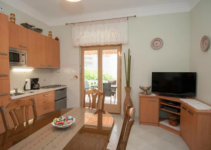 With A Parking Space - 14562